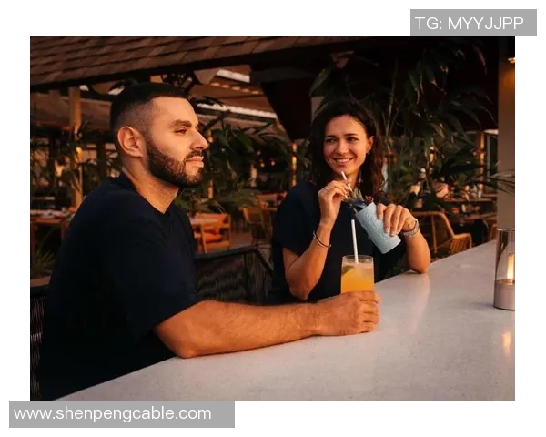 艾维斯与博维斯塔的激烈对决揭示足球战术的深层次博弈与精彩瞬间 艾维斯与博维斯塔的激烈对决揭示足球战术的深层次博弈与精彩瞬间