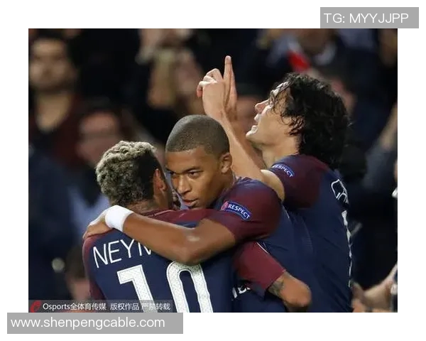 哈维西蒙斯的崛起之路：从年轻天才到足球界新星的精彩历程